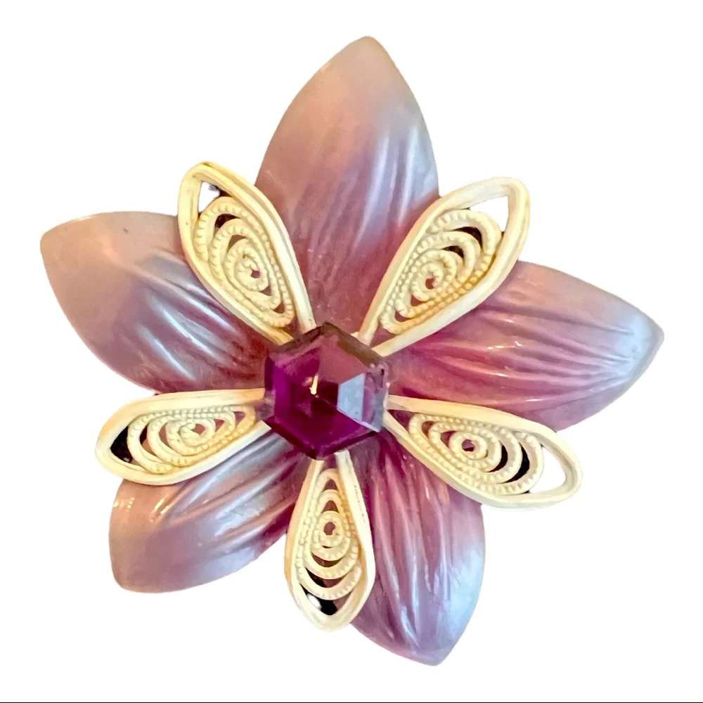 VINTAGE ACRYLIC/METAL FLOWER BROOCH WITH CENTER CRYSTAL - Picture 2 of 3